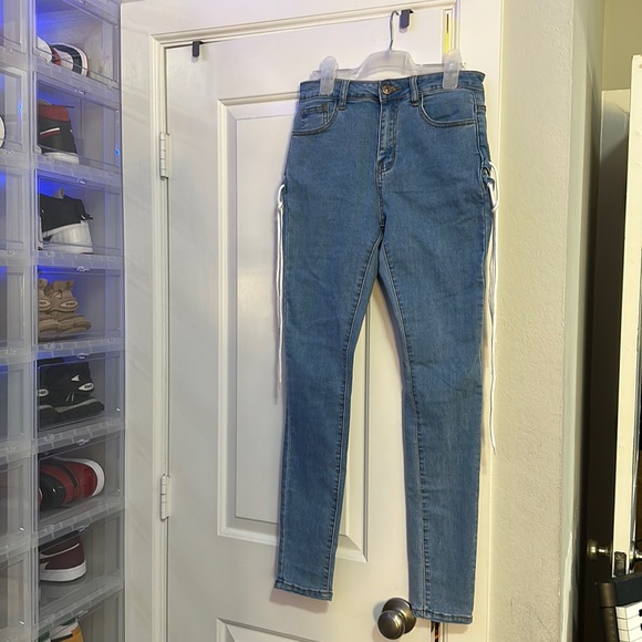 Tied Jeans - Picture 3 of 7